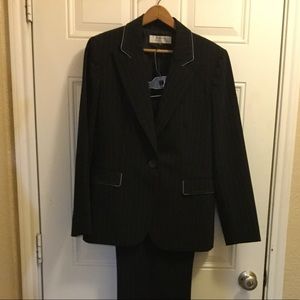 Tahari by Arthur Levine 2 pc. Business Suit
